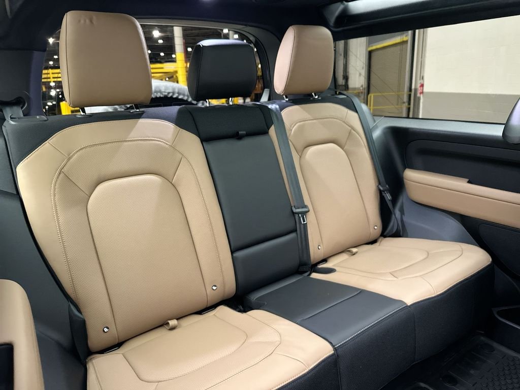 New 2026 Carpathian Grey Prem Met Land Rover V8 image 7
