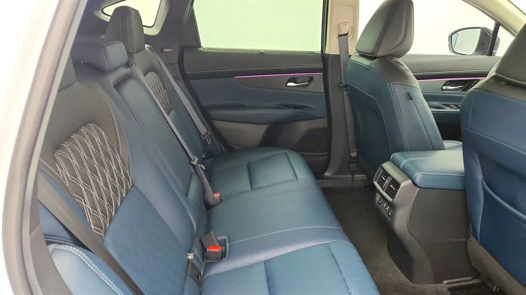 Used 2025 Everest White Pearl Tricoat/Super Black Nissan AWD Platinum w/ Illuminated Cargo Scuff Plate image 24