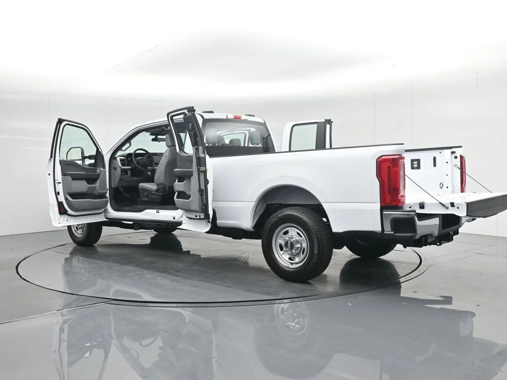 New 2026 Oxford White Ford XL image 36