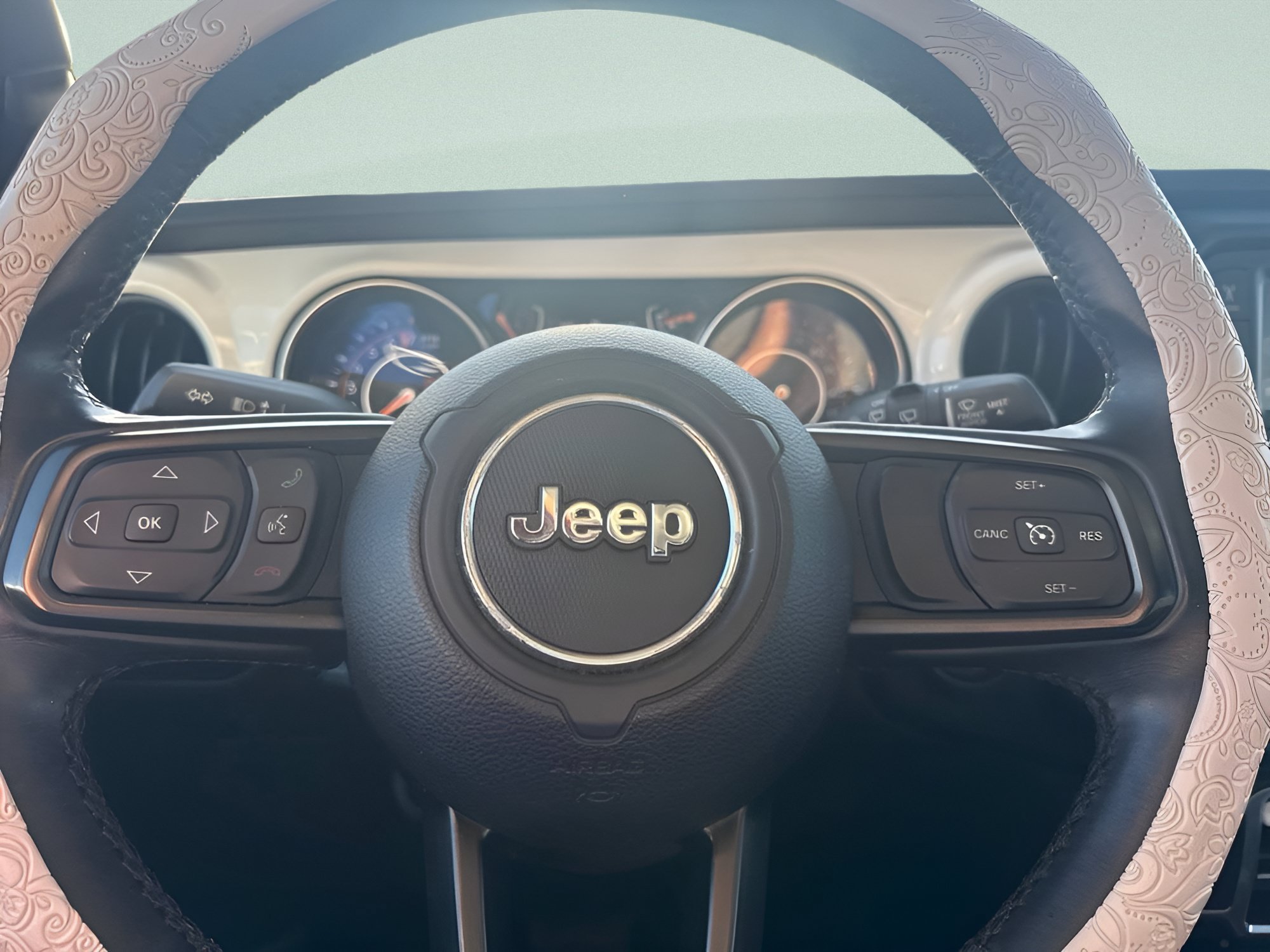Used 2018 Billet Silver Metallic Clearcoat Jeep Unlimited Sport S image 24
