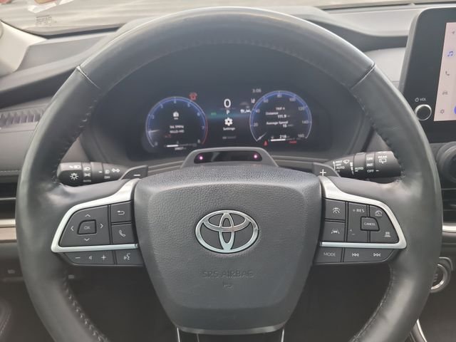 Used 2024 White Toyota Platinum image 30