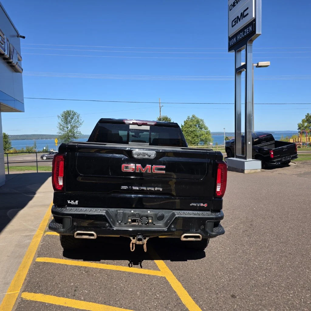 Used 2022 ONYX BLACK GMC AT4 image 3