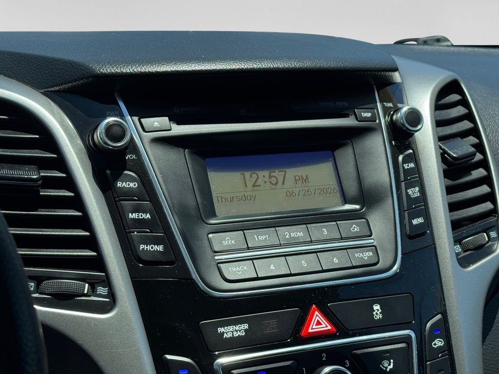 Used 2014 Shimmering Silver Hyundai Base image 15