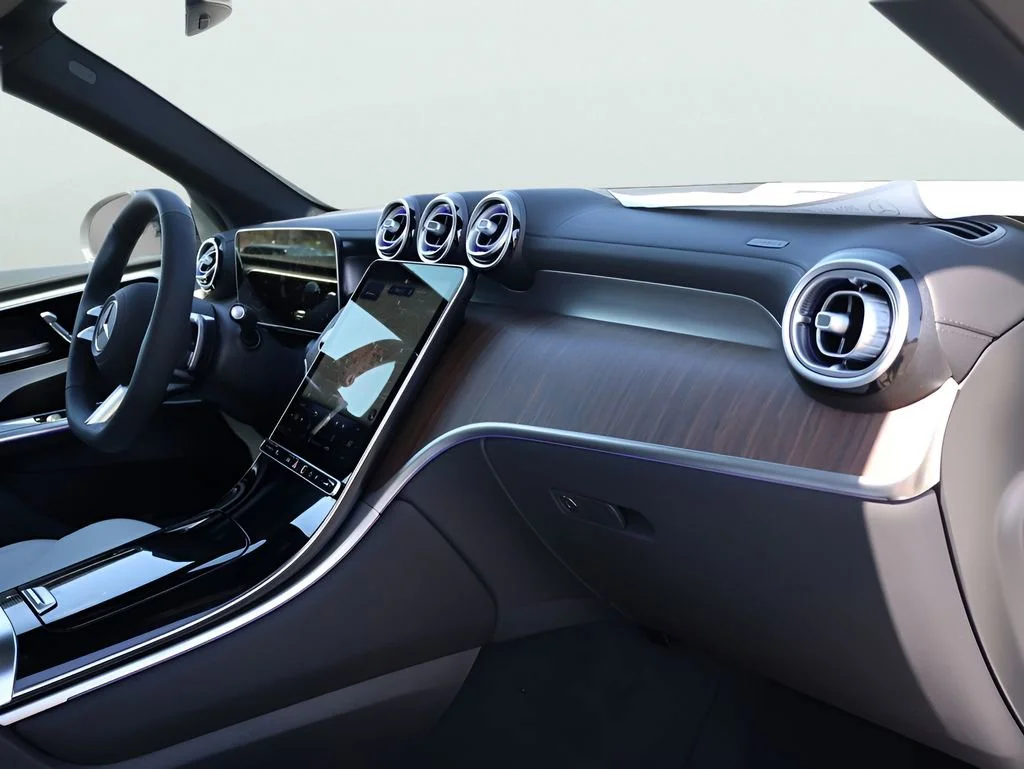 New 2026 Polar White Mercedes-Benz GLC 300 image 53