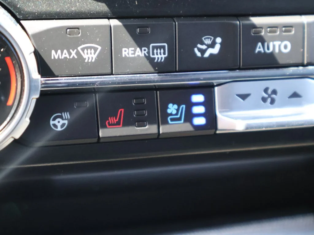 Used 2022 Silver Ford Lariat image 35