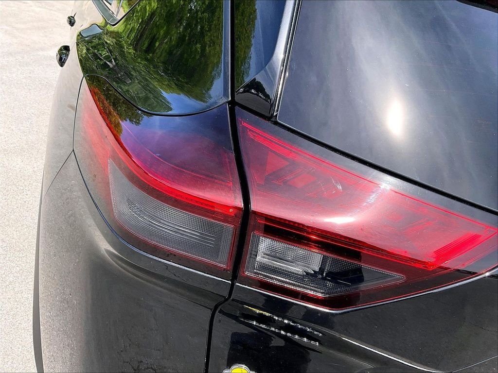 Used 2022 Black Nissan SL image 31