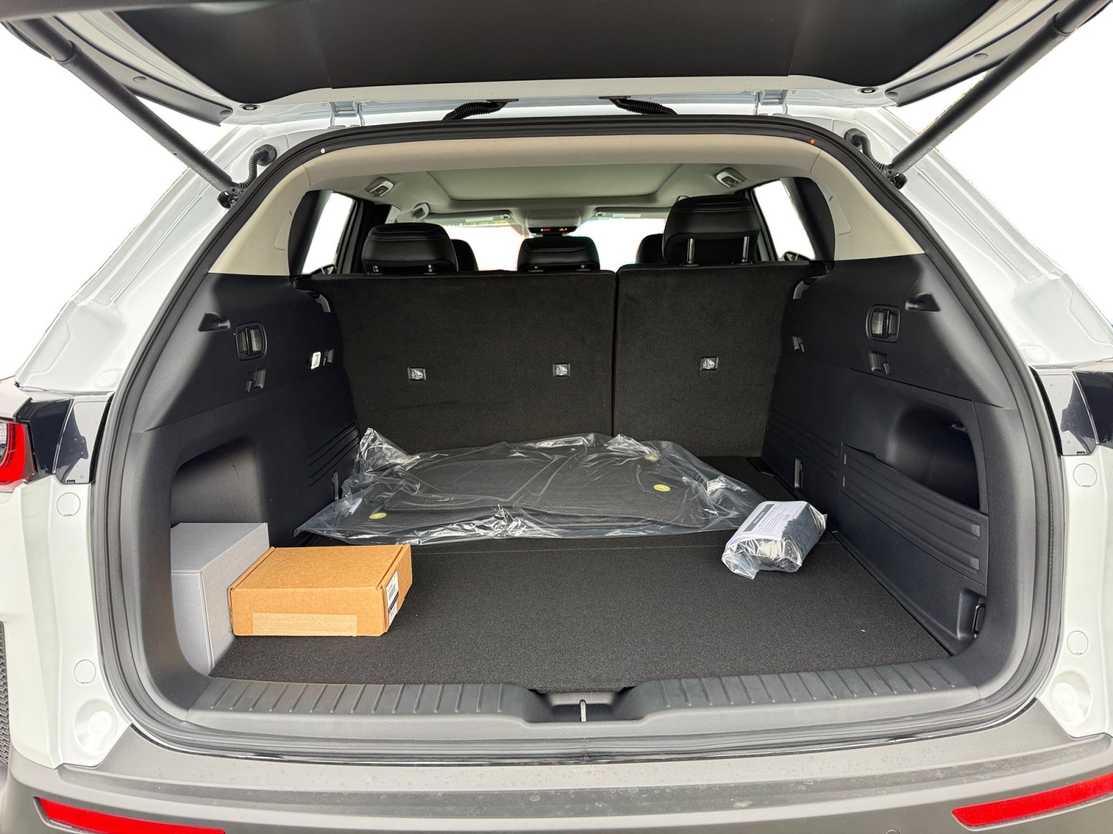 New 2026 Wind Chill Pearl Mazda Premium Plus image 17
