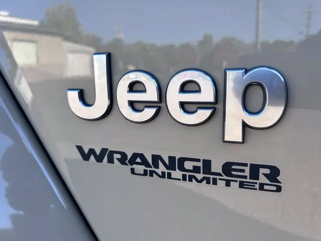 Used 2022 Beige Jeep Unlimited Sahara image 8