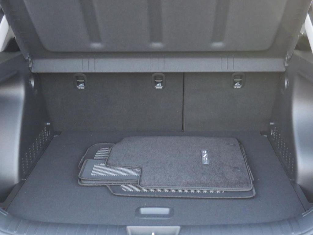 New 2025 Gray Hyundai SEL image 12