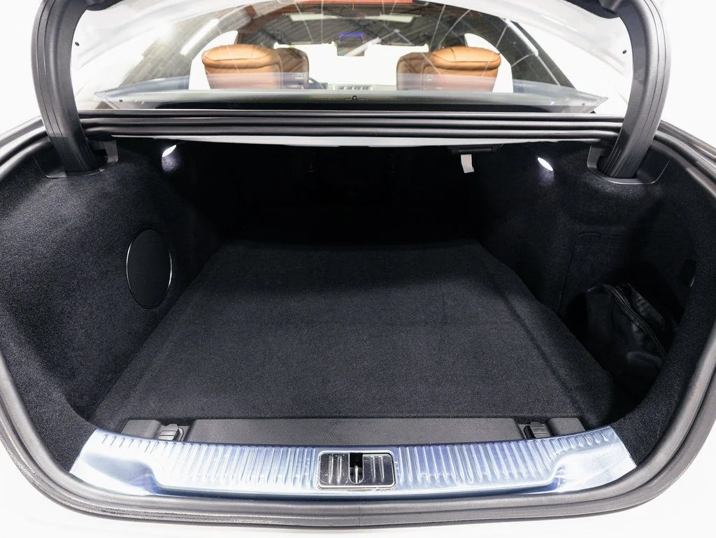 Used 2025 MANUFAKTUR Moonlight White Metallic Mercedes-Benz S 63 E AMG® image 32