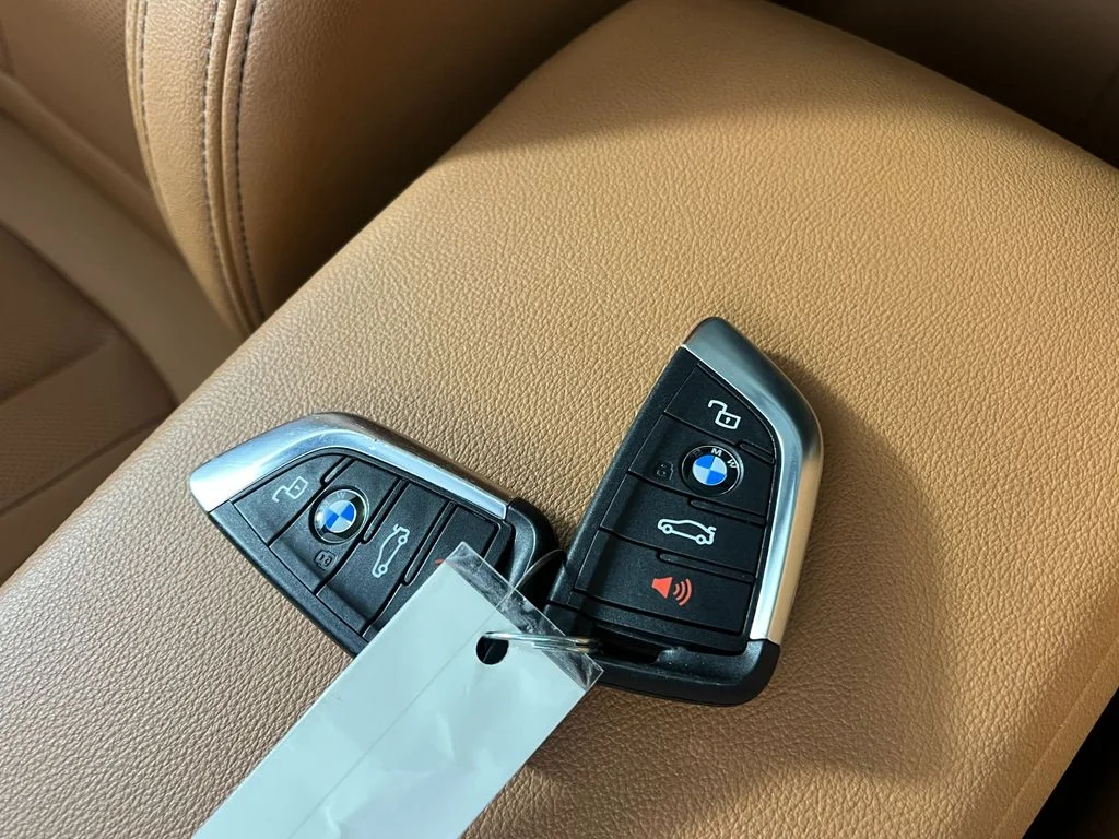 Used 2024 Gray BMW xDrive30i image 28