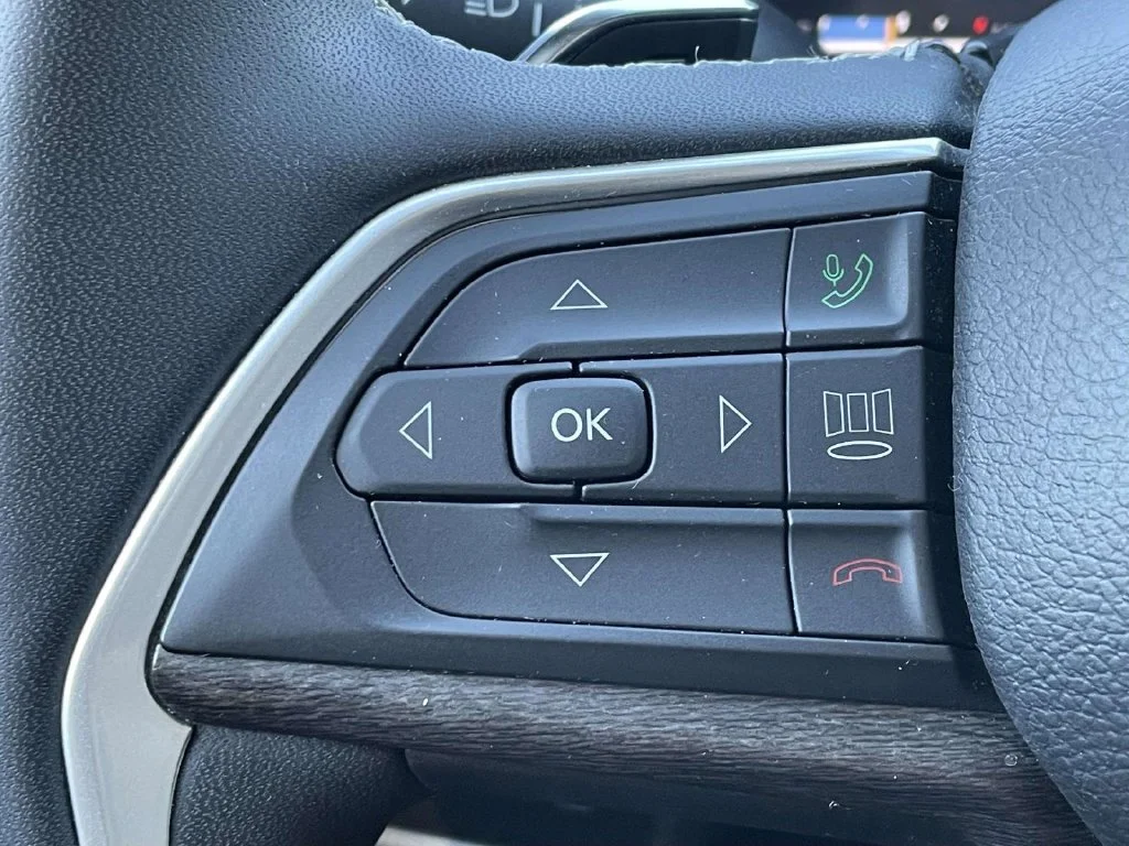 Used 2023 White Jeep Limited image 31