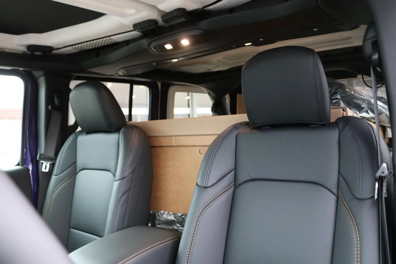 New 2026 reign Jeep Sahara image 12