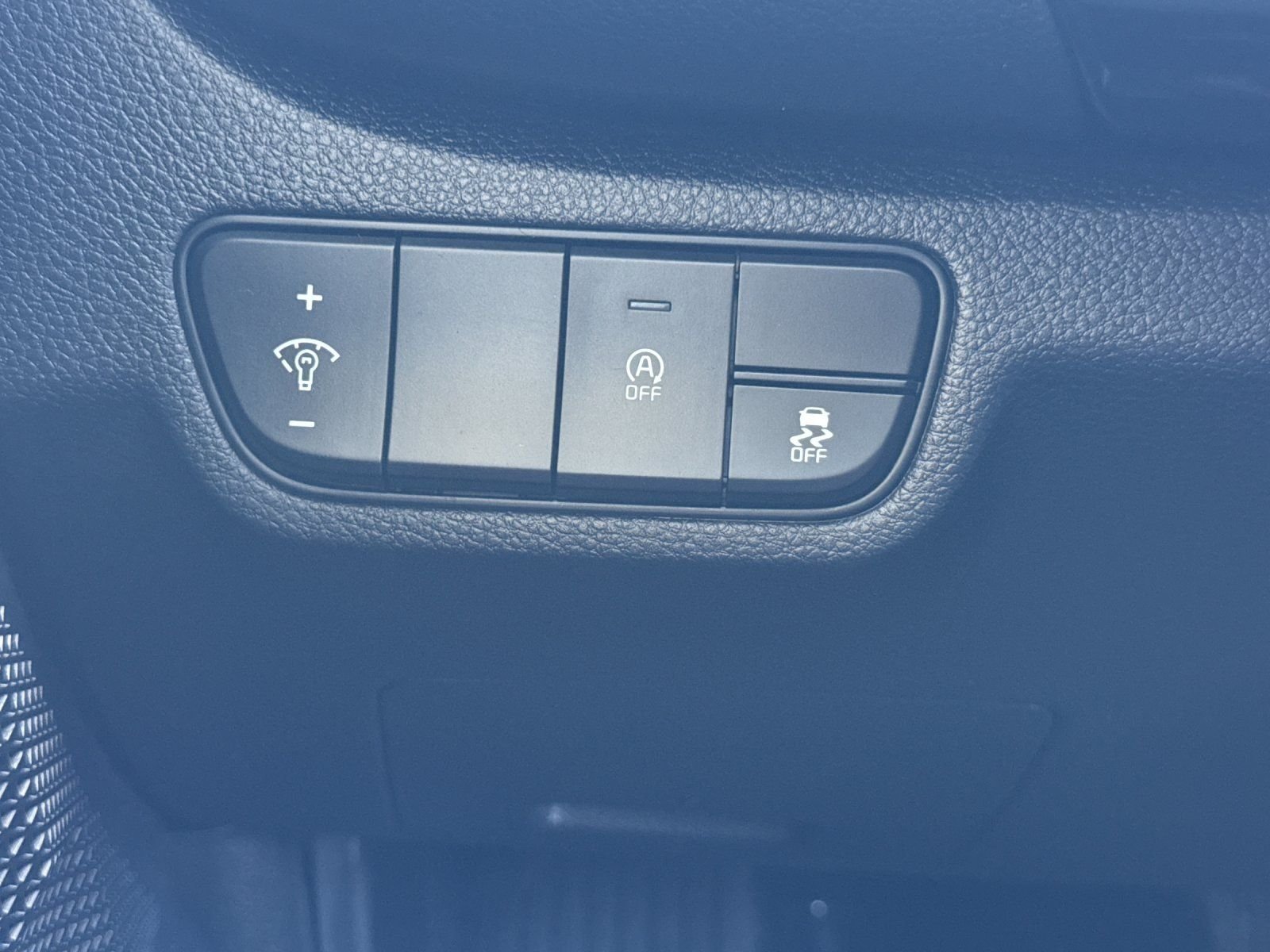 New 2026 Snow White Pearl Kia S image 28