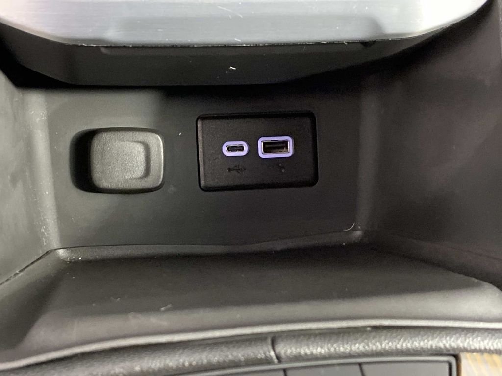 Used 2023 White GMC SLE image 25