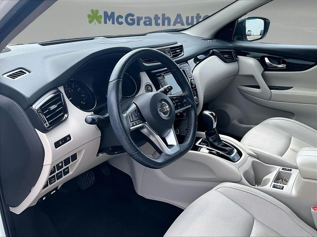 Used 2022 White Nissan SL image 20