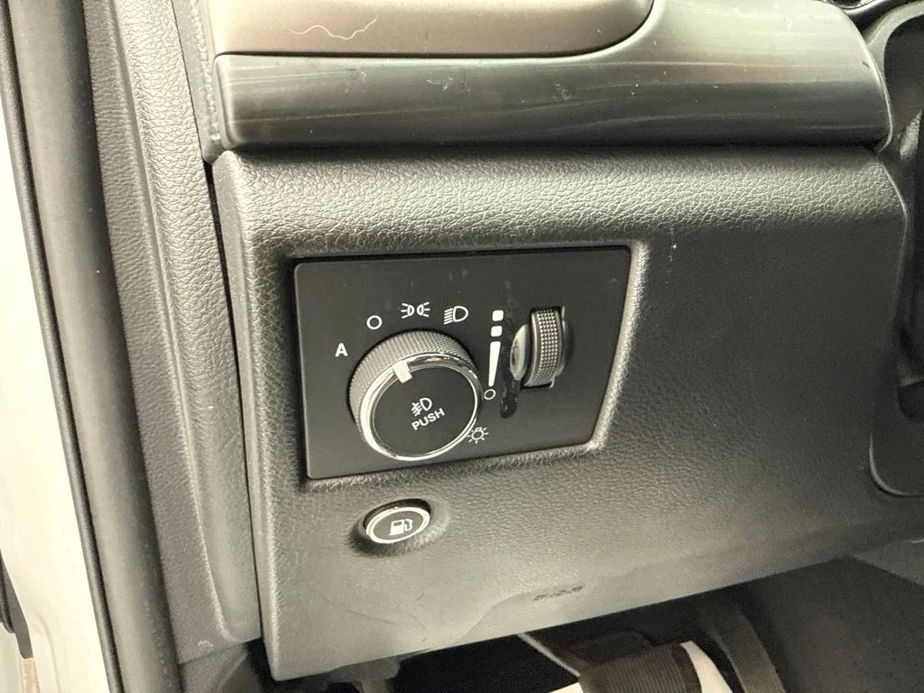 Used 2020 White Jeep Laredo E image 20