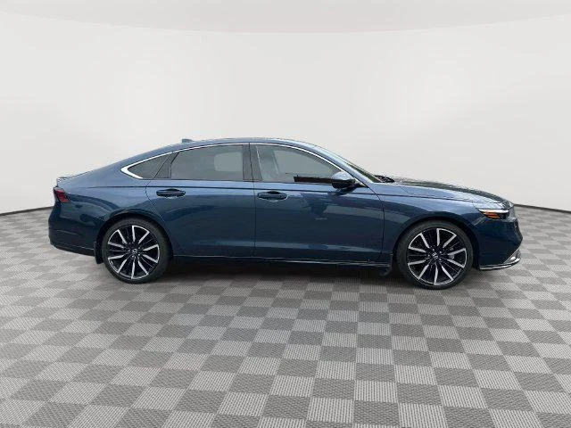 Used 2023 Canyon River Blue Metallic Honda Touring image 2