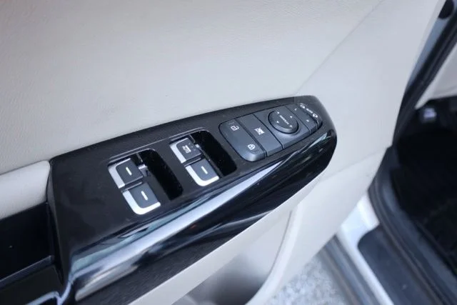 Used 2020 Silver Kia EX image 23