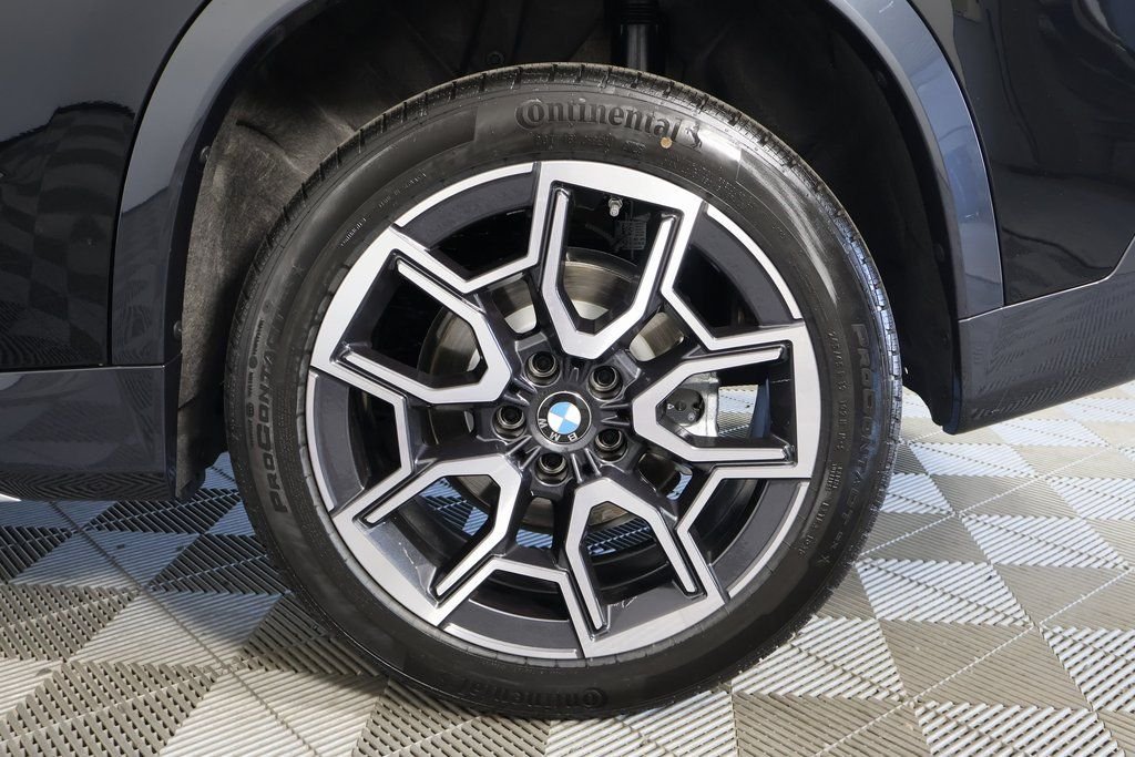New 2027 Jet Black BMW xDrive28i image 10