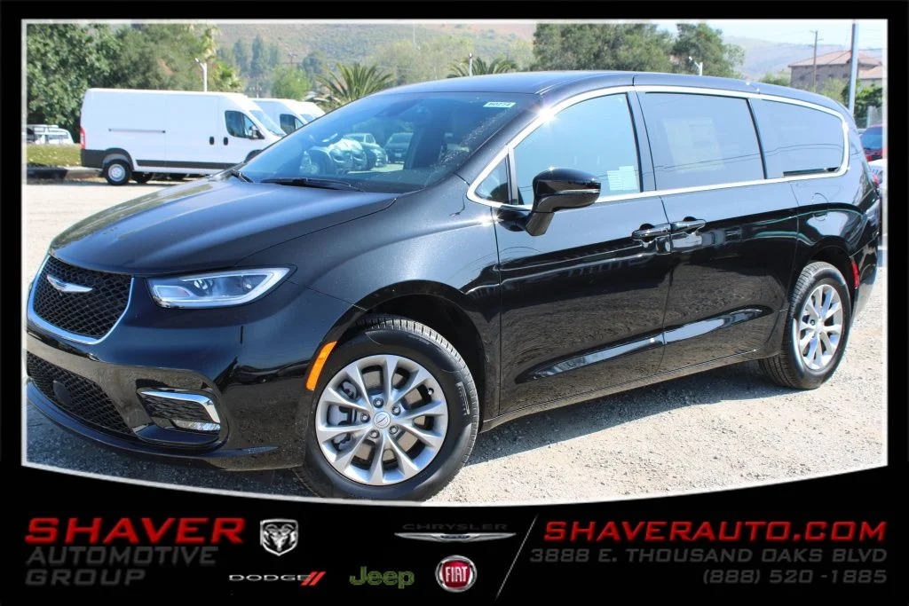 2026 Chrysler Pacifica Select AWD's photo