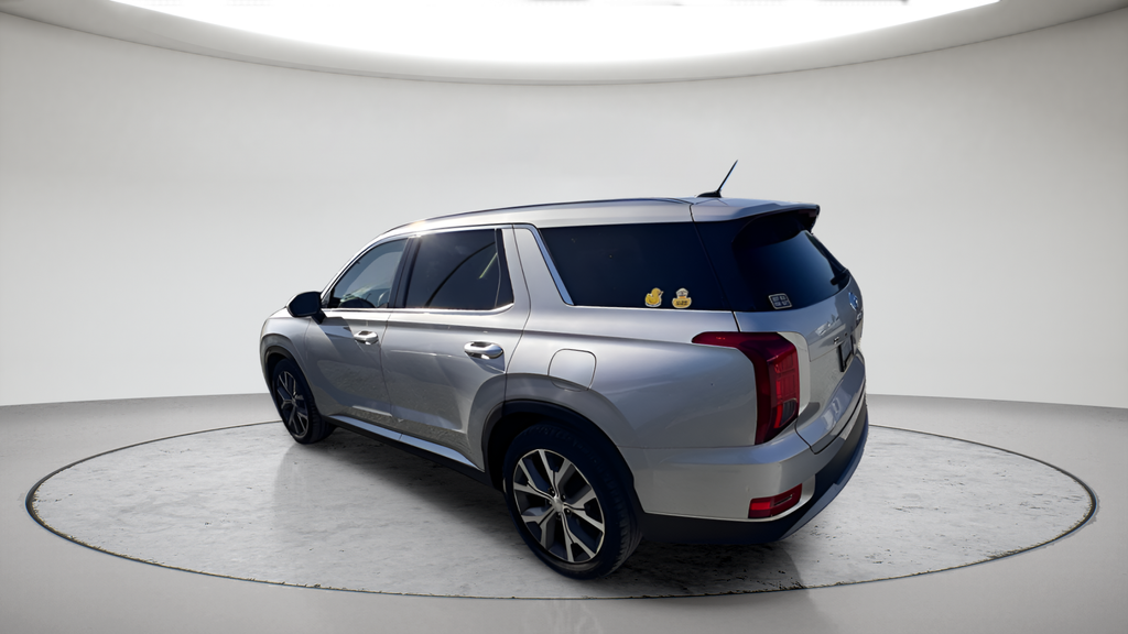 Used 2022 Silver Hyundai SEL image 4