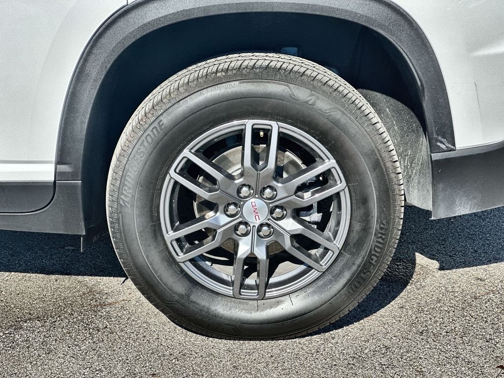 Used 2025 Summit White GMC Elevation image 32