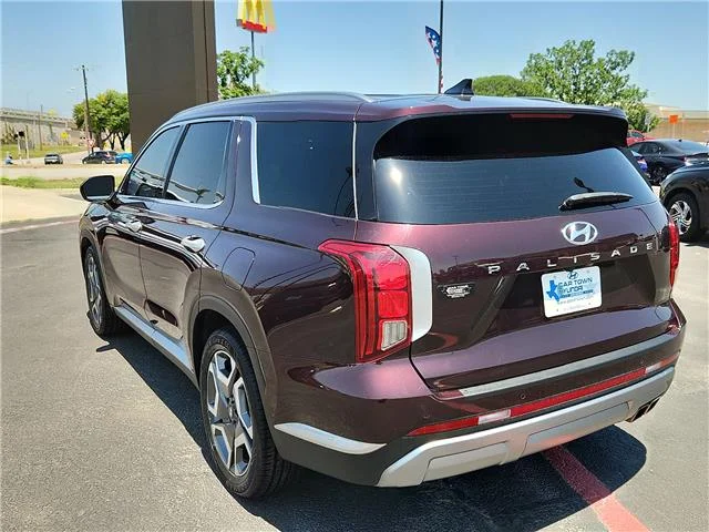Used 2023 Sierra Burgundy Hyundai SEL Front-Wheel Drive image 3