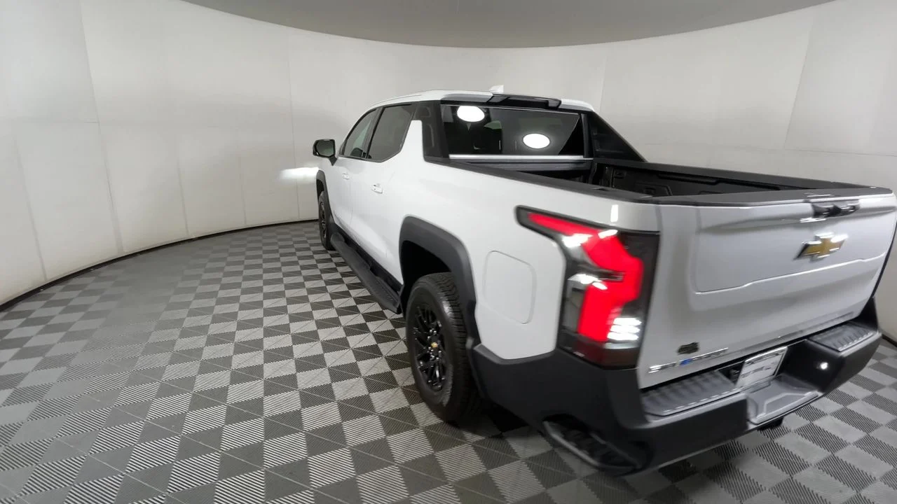 2025 Chevrolet Silverado EV LT - Photo 67