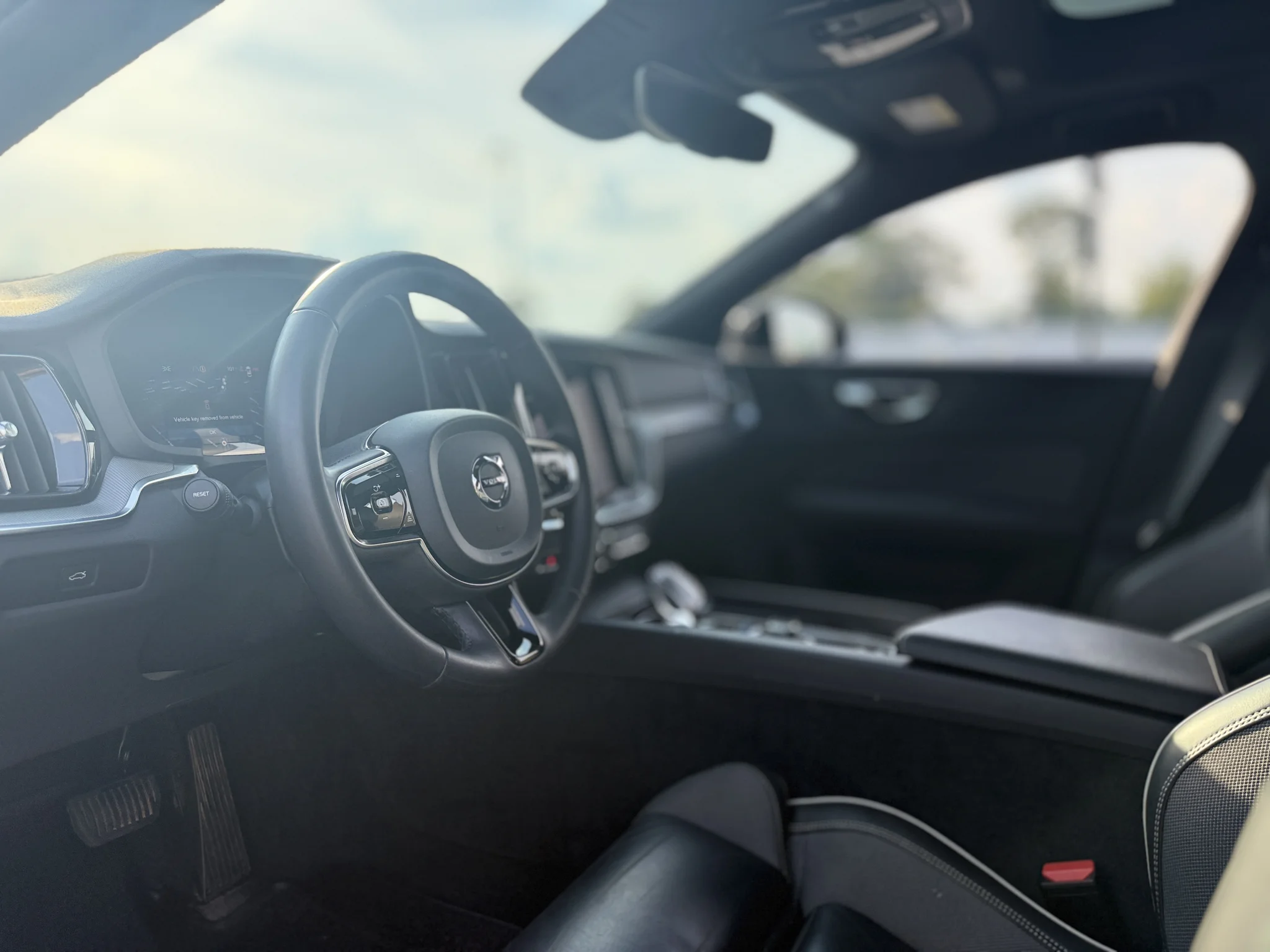 Used 2024 Crystal White Metallic Volvo Plus Black Edition image 22