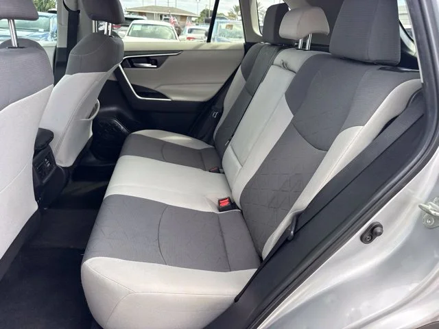 Used 2020 Silver Toyota XLE image 20