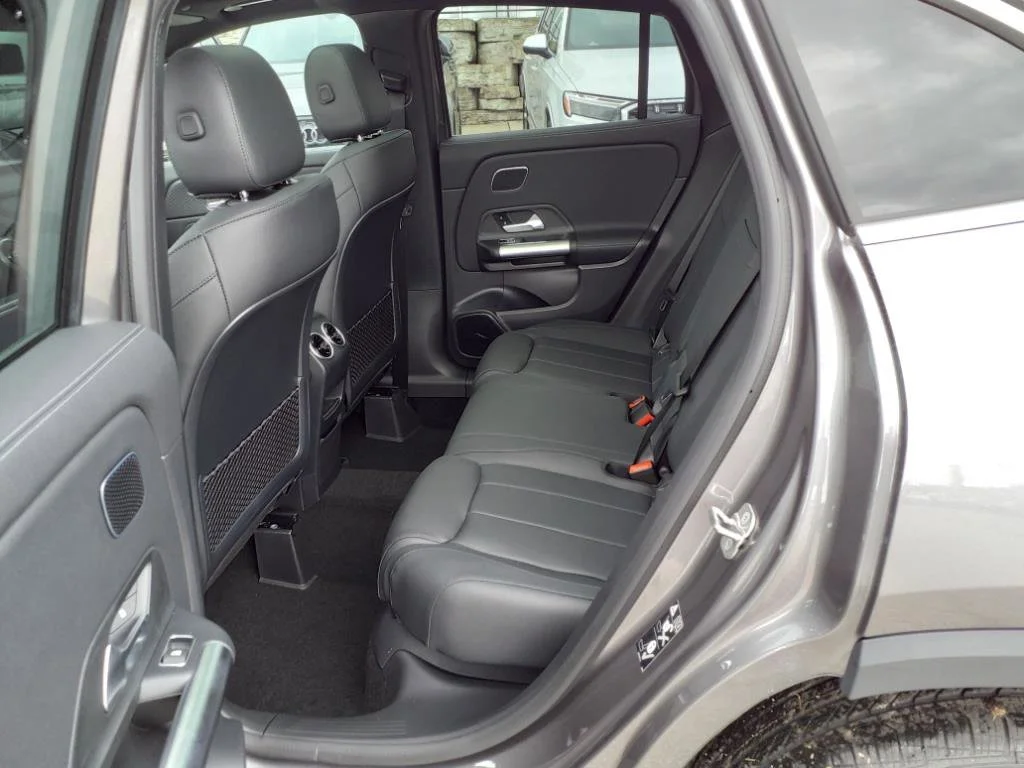 Used 2025 Mountain Grey Met Mercedes-Benz GLA 250 image 12