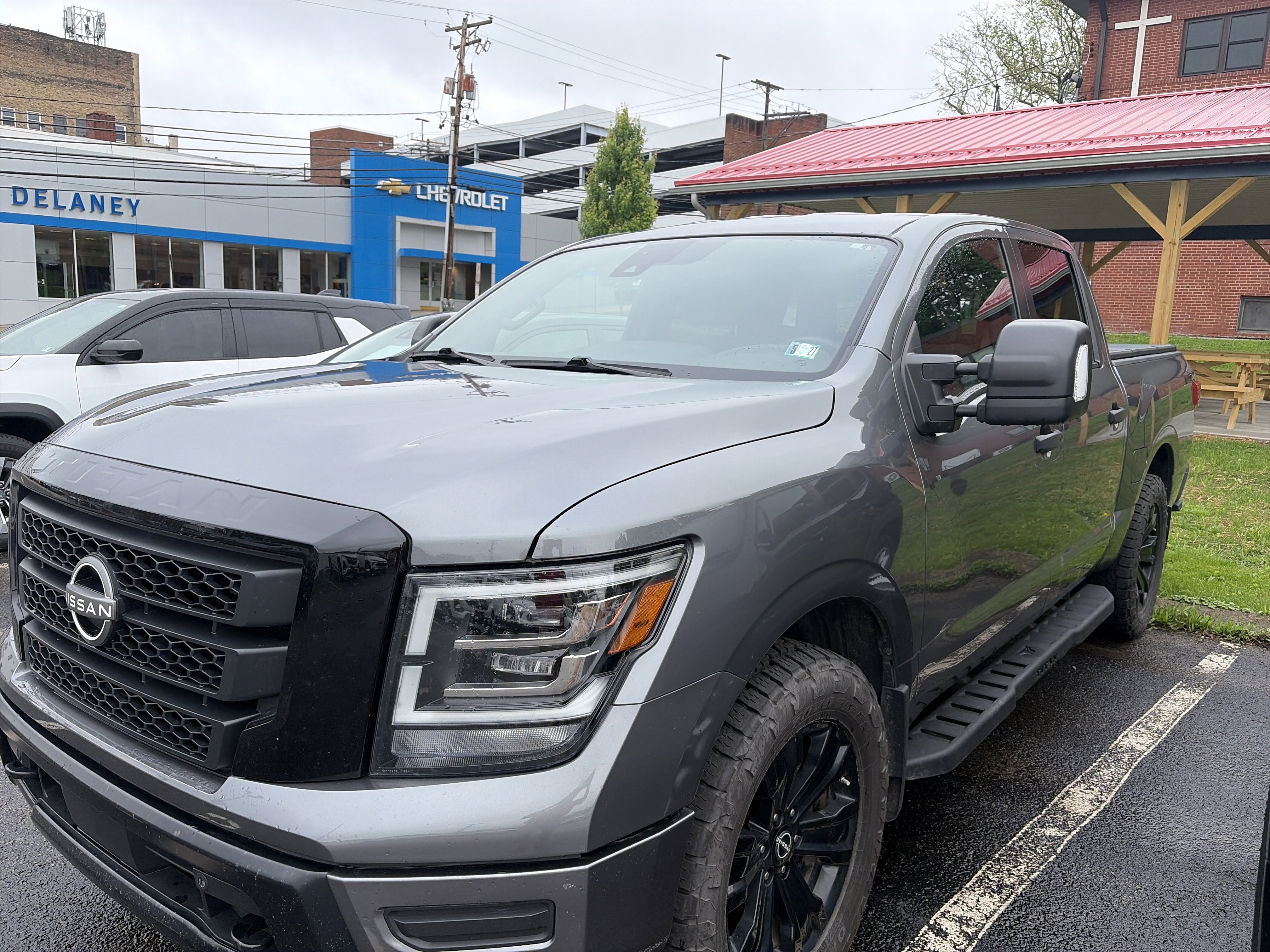 2023 Nissan Titan SV 4X4 Crew Cab's photo