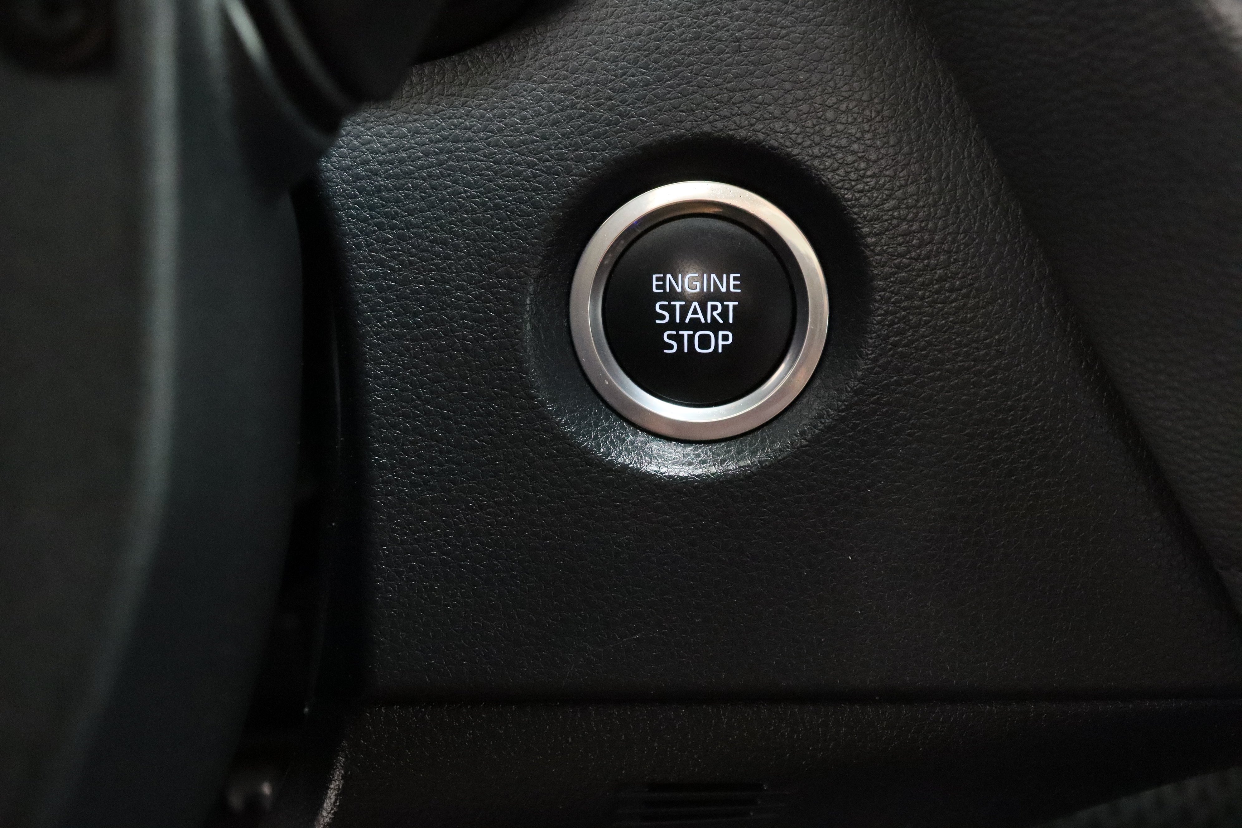 Used 2023 Wind Chill Pearl Toyota SE 2.0L image 17