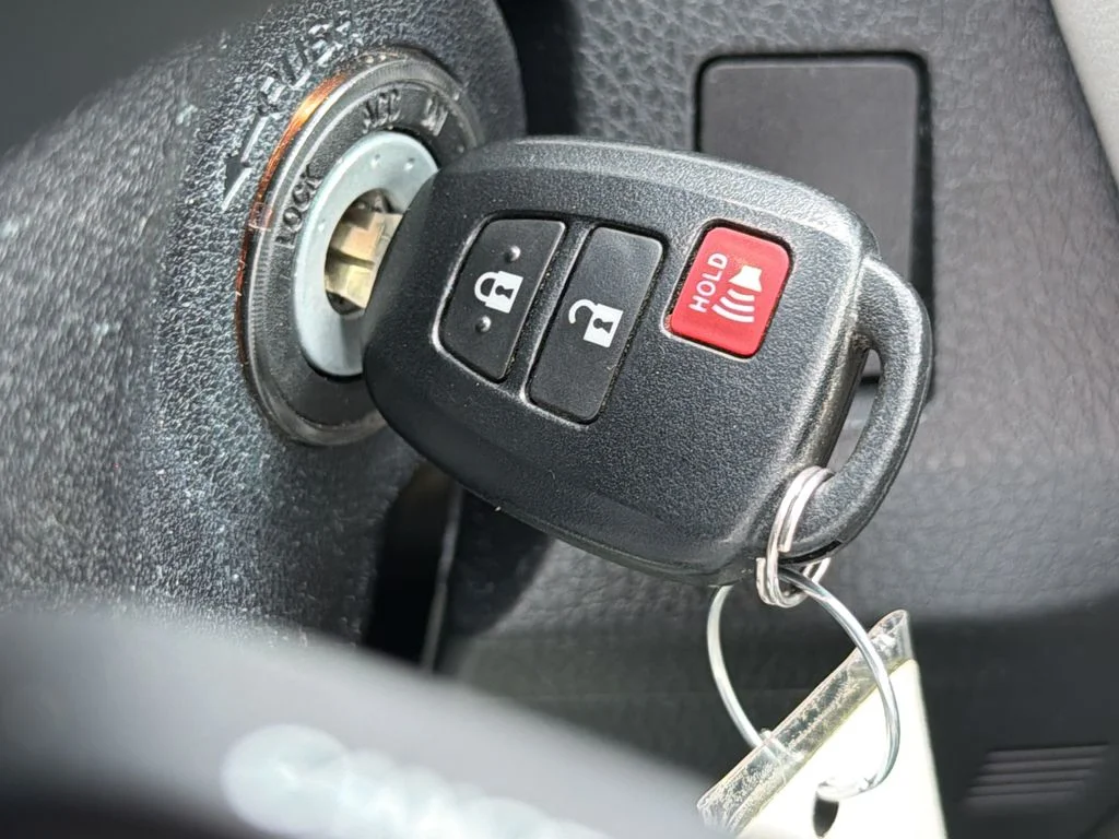 Used 2015 Red Toyota XLE image 32