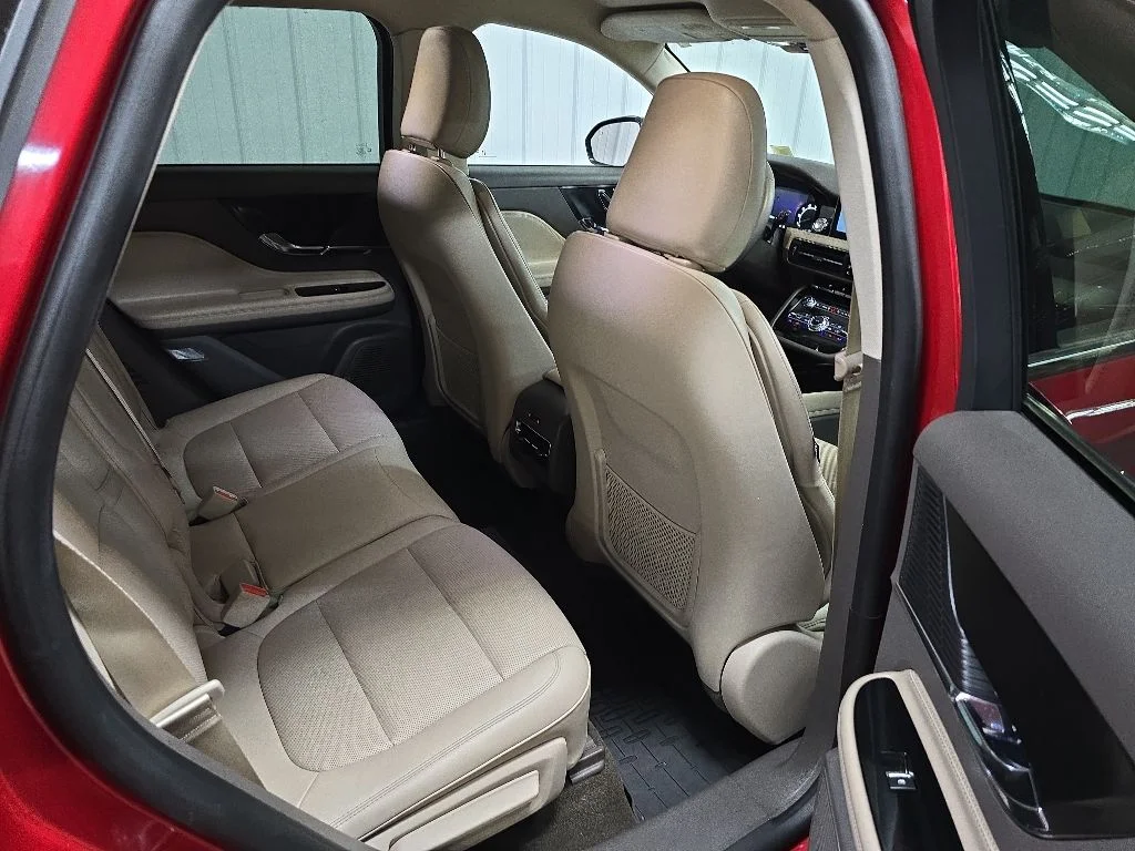 Used 2022 Red Lincoln Standard image 17