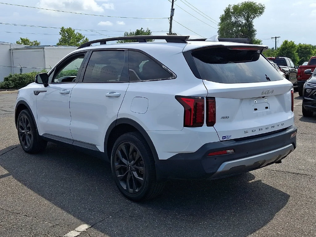 Used 2022 White Kia X-Line EX image 8