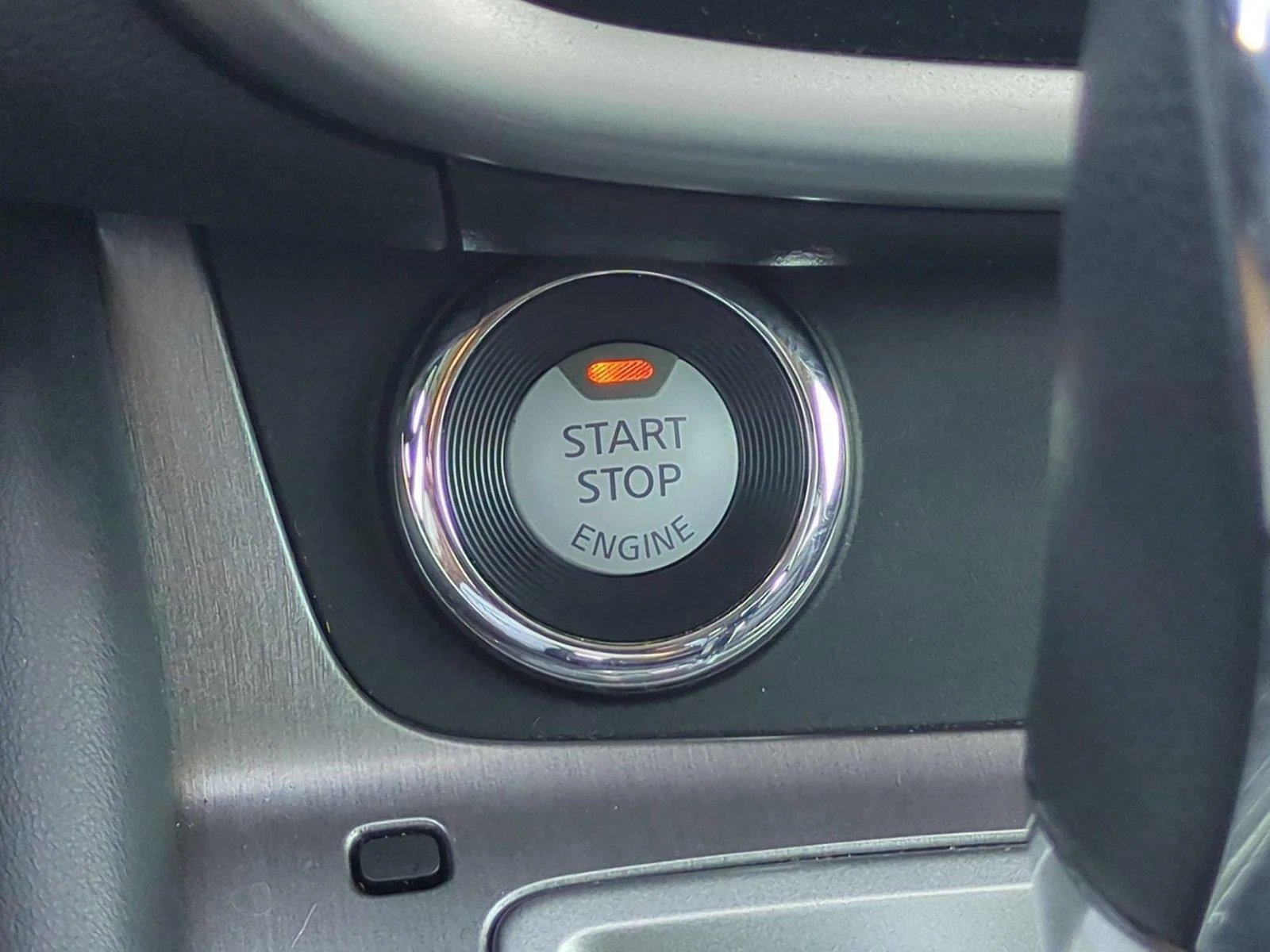 Used 2024 WHITE NISSAN SV image 30