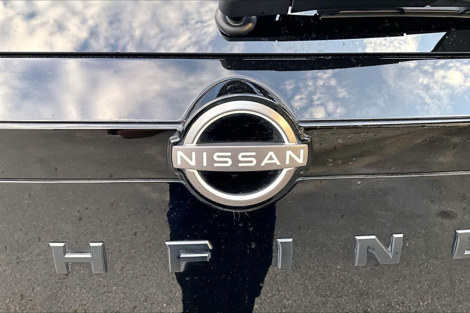 Certified Used 2025 Super Black Nissan Platinum image 31
