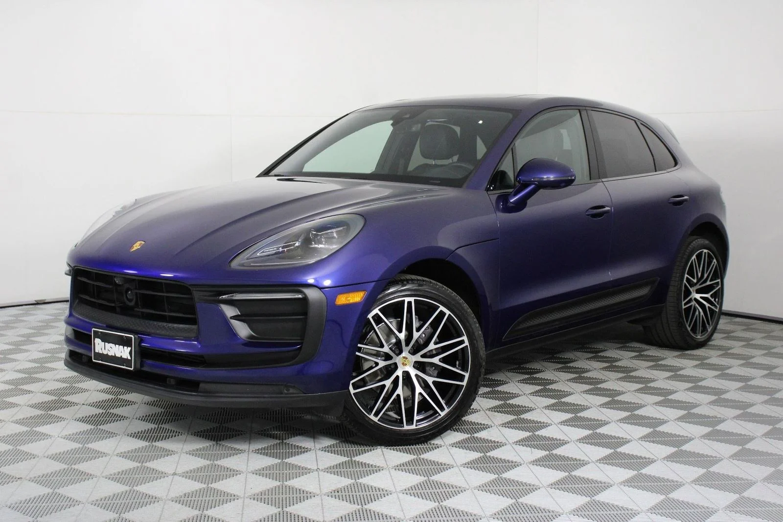 2023 Porsche Macan Base