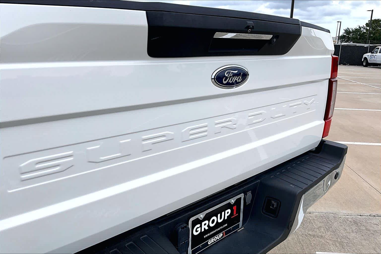 Used 2022 Star White Metallic Tri-Coat Ford LARIAT image 31