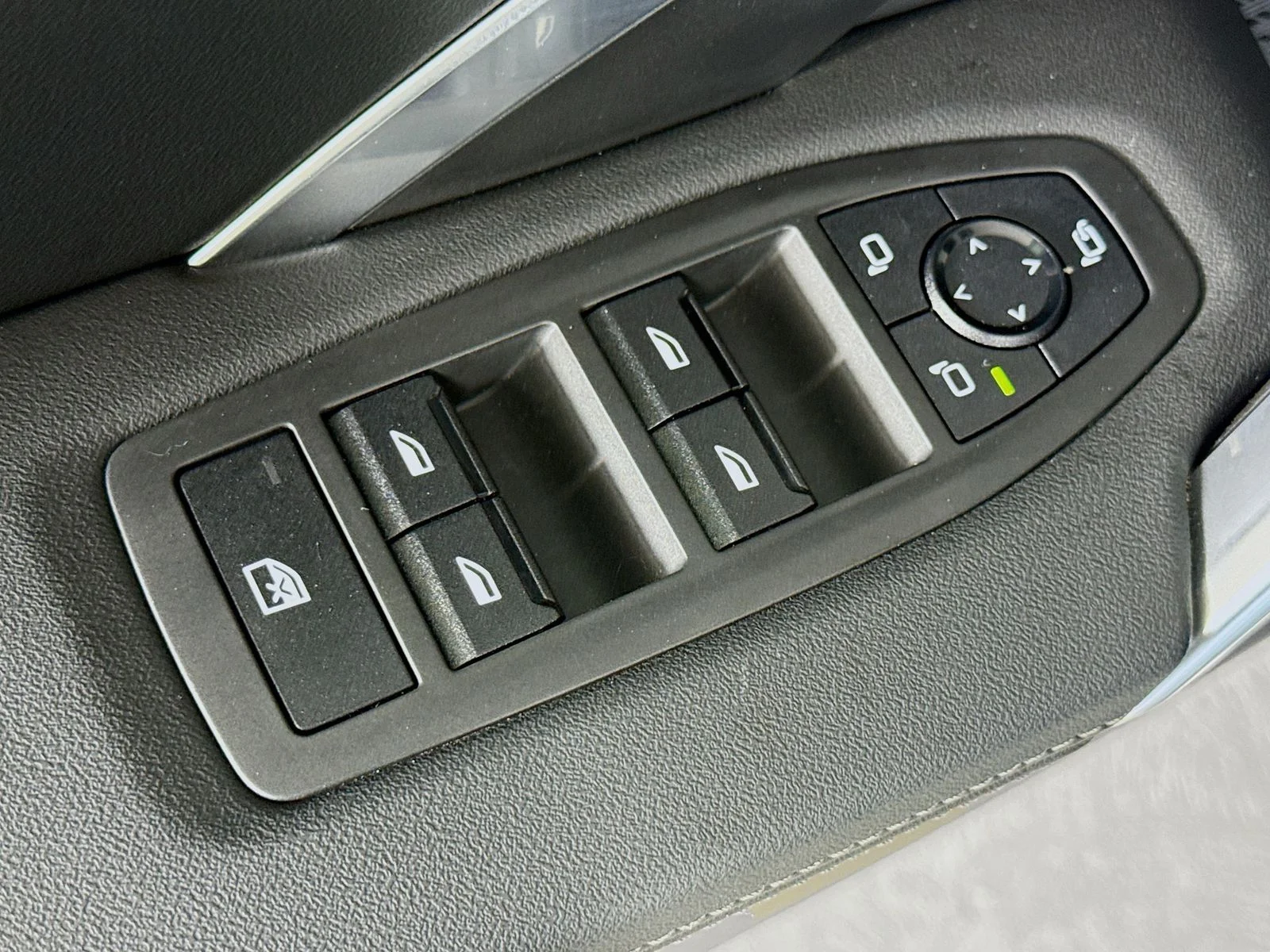 Used 2026 Cape York Green Metallic BMW xDrive28i image 17