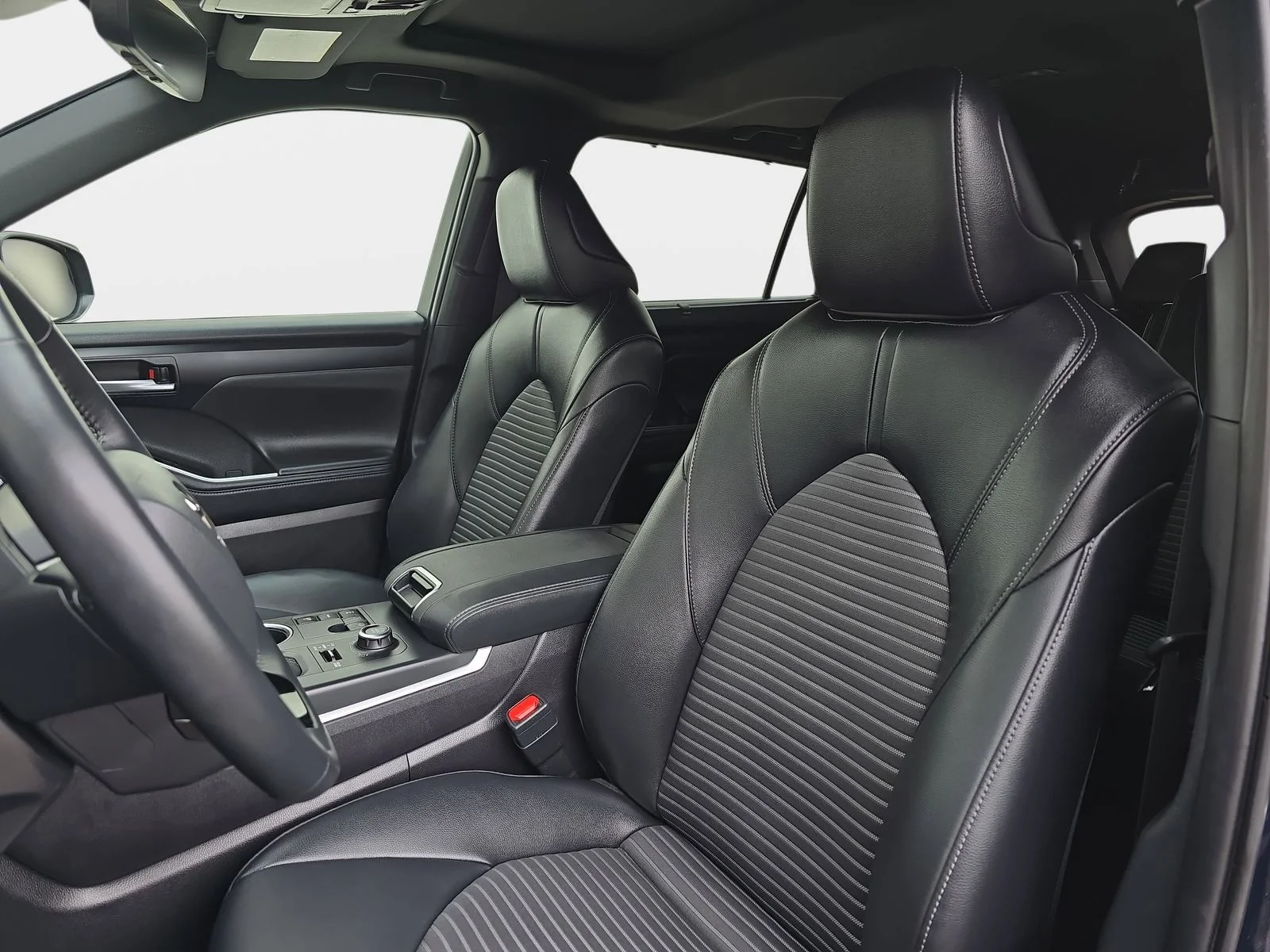 2025 Toyota Highlander XSE - Photo 18