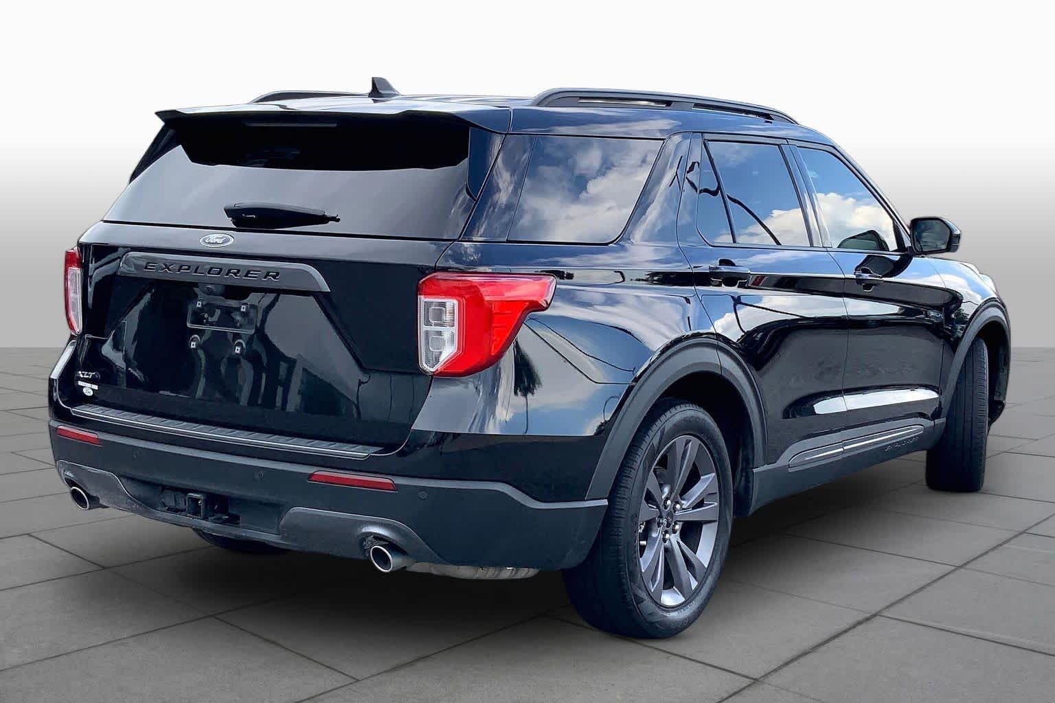 Used 2023 Agate Black Metallic Ford XLT image 12