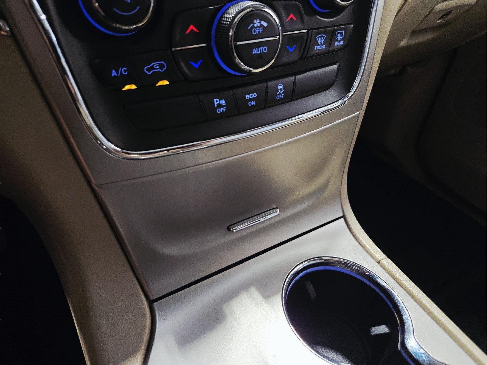 Used 2015 Bright White Clearcoat Jeep Limited image 38