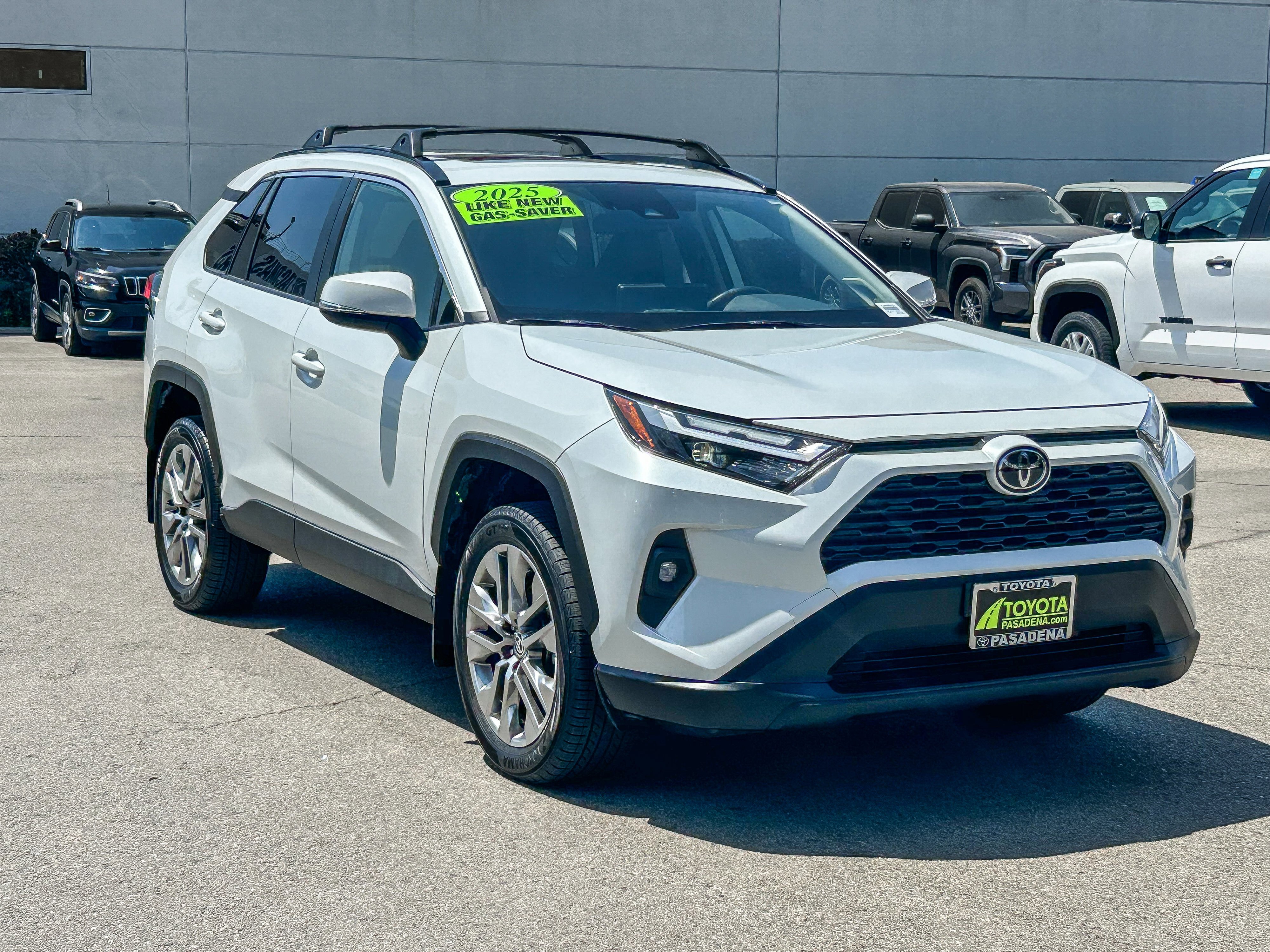 Used 2025 WIND CHILL PEARL TOYOTA TRUCK XLE PREMIUM image 3
