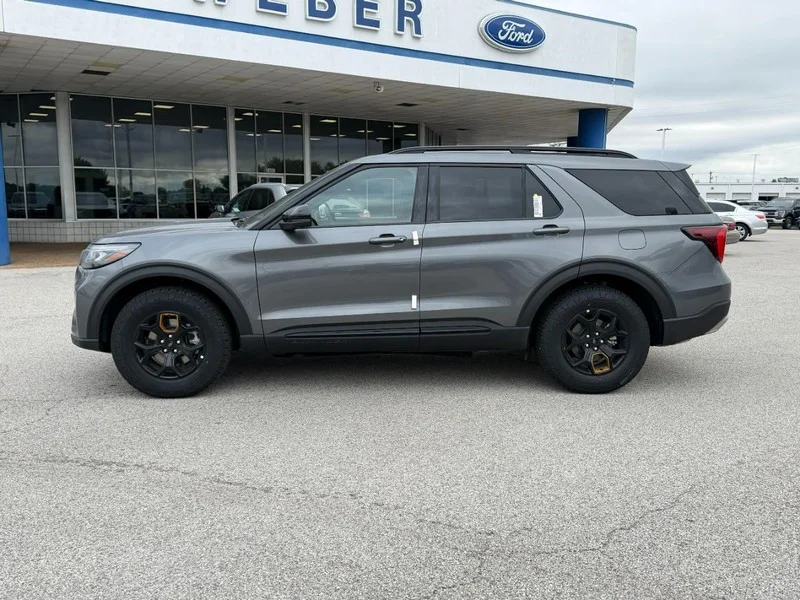 New 2026 Carbonized Gray Metallic Ford Tremor 4WD image 2
