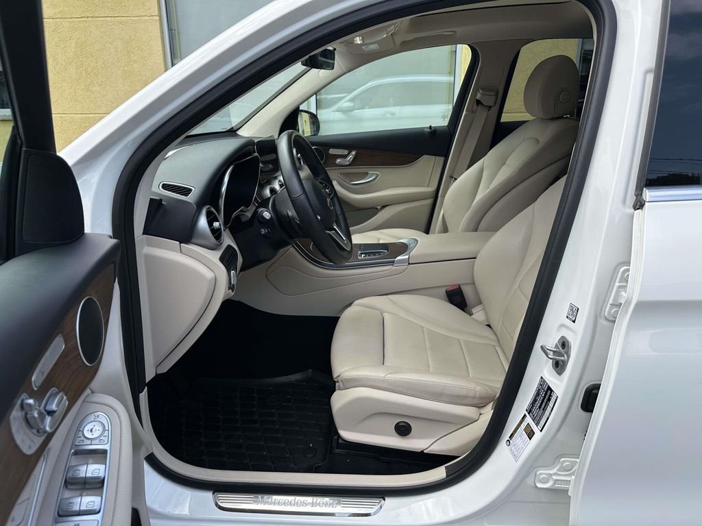 Used 2022 White Mercedes-Benz GLC 300 image 16