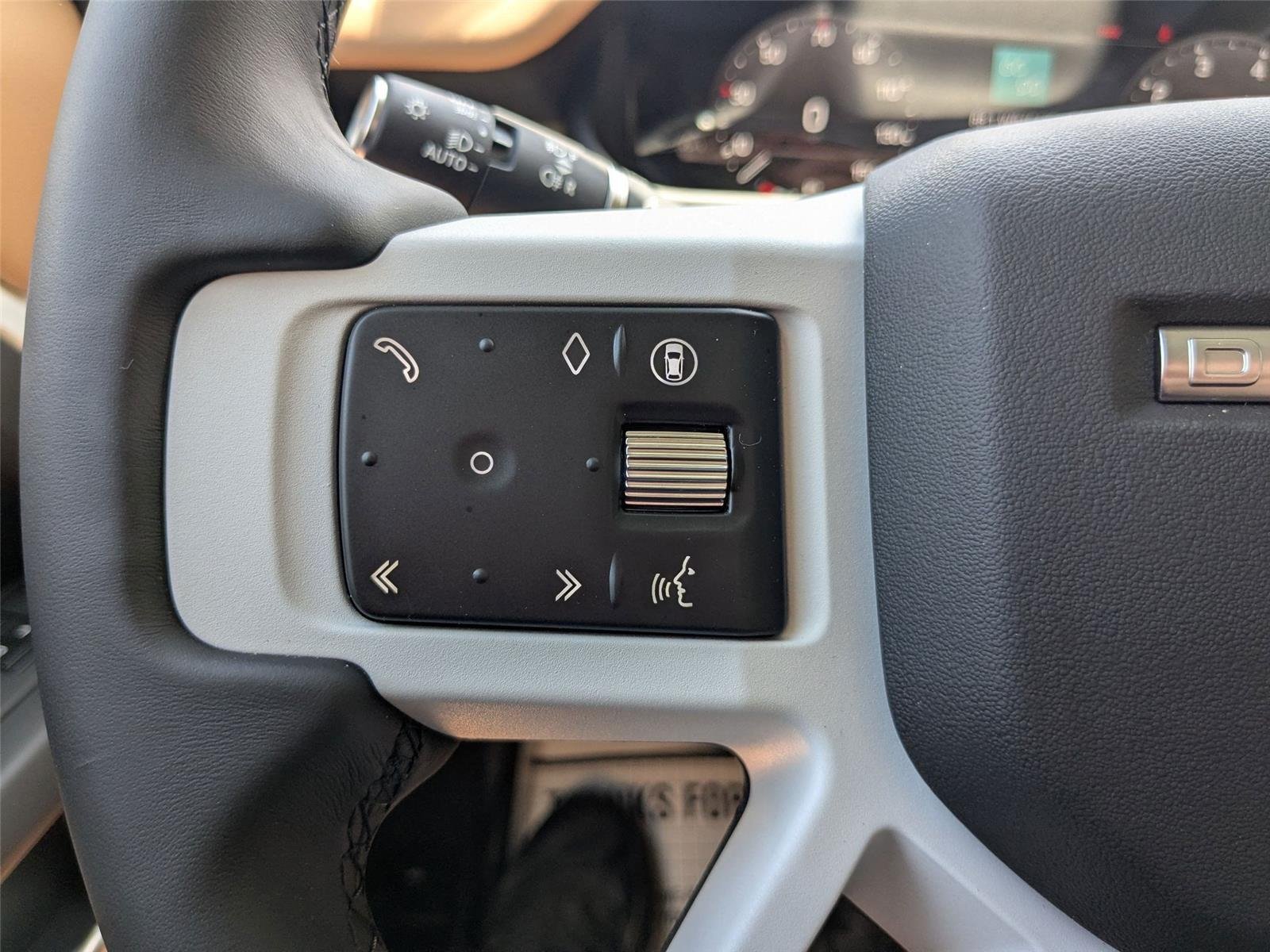 New 2026 Fuji White Land Rover X-Dynamic SE image 17