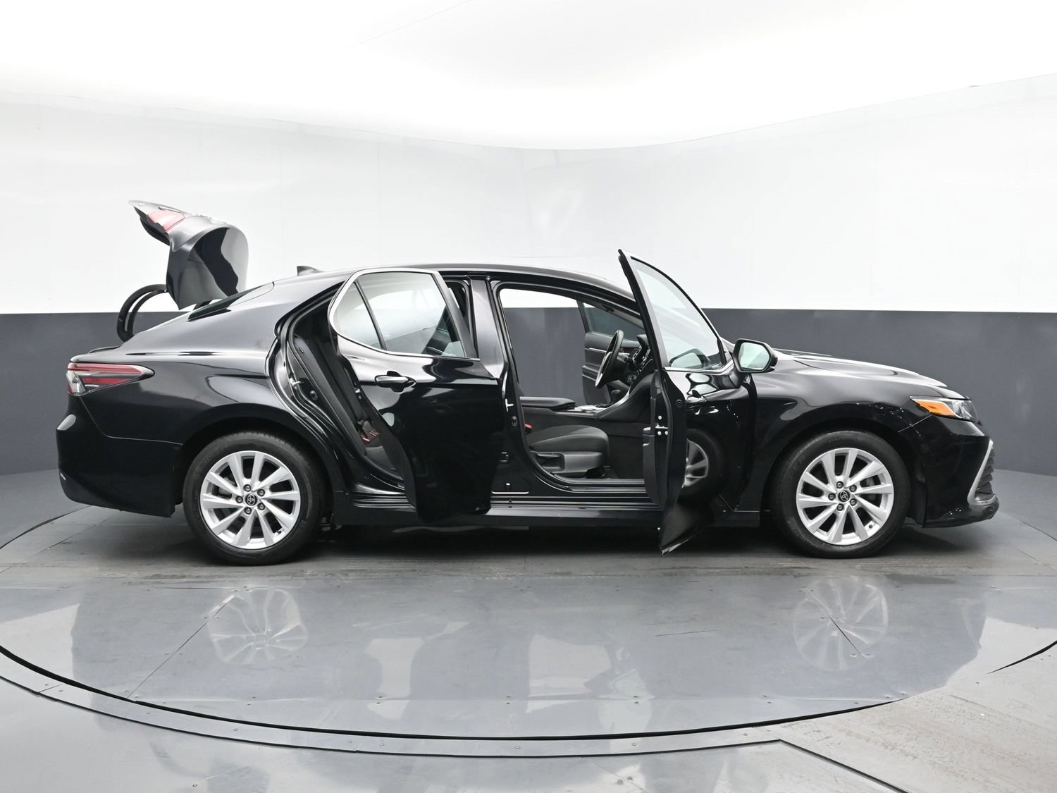 Used 2021 Midnight Black Metallic Toyota LE image 30